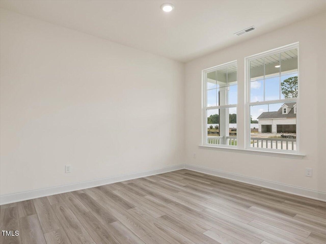 spare room with recessed lighting, visible vents, baseboards, and light wood-type flooring