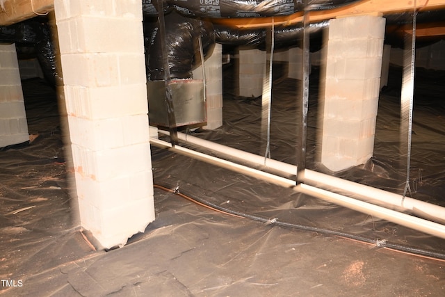474 Ashpole Trl, Clayton, NC 27520 - inside crawl space with concrete block wall
