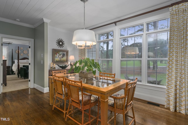 dining space with crown molding, dark wood-style flooring, baseboards, and visible vents