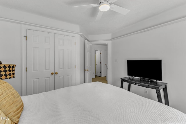 bedroom featuring a closet and a ceiling fan