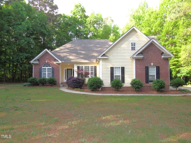view of front of house featuring brick siding and a front lawn
