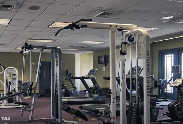 exercise room featuring visible vents and a drop ceiling