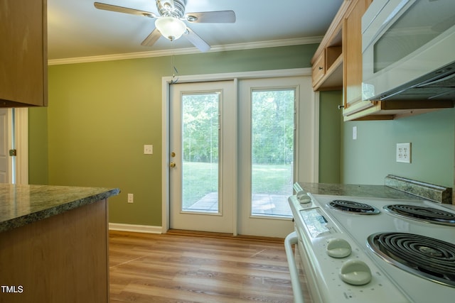 kitchen featuring ornamental molding, light wood finished floors, ceiling fan, and white appliances