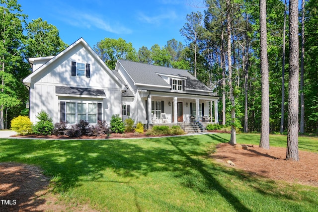 view of front of house featuring a shingled roof, a porch, and a front lawn