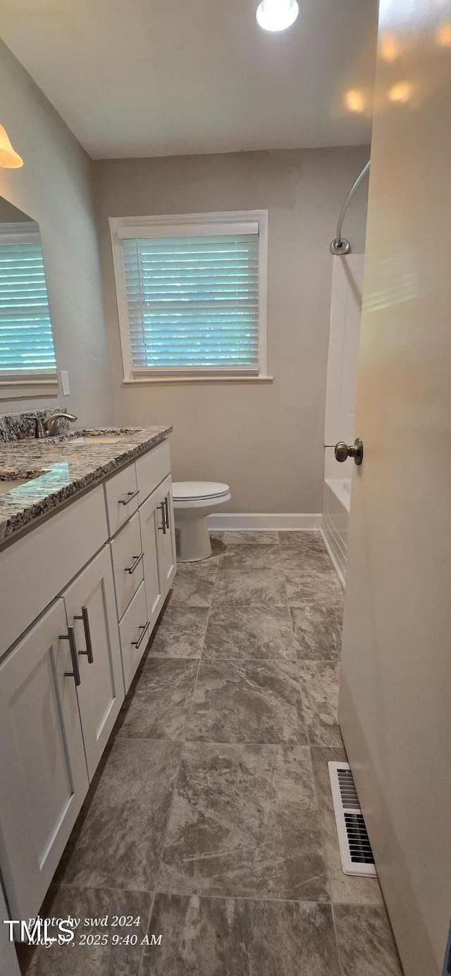 full bath featuring healthy amount of natural light, vanity, toilet, and shower / tub combination