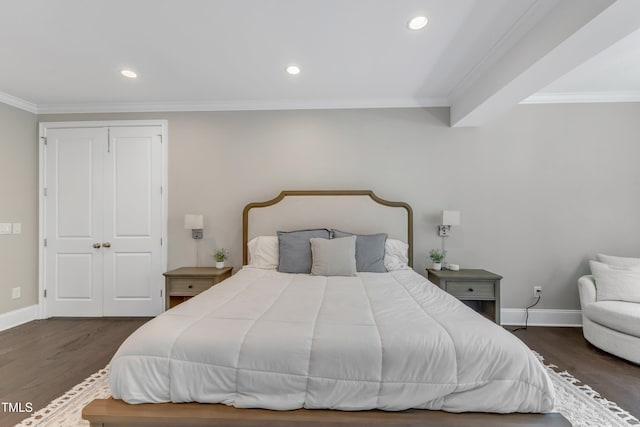 bedroom featuring baseboards, ornamental molding, wood finished floors, and recessed lighting