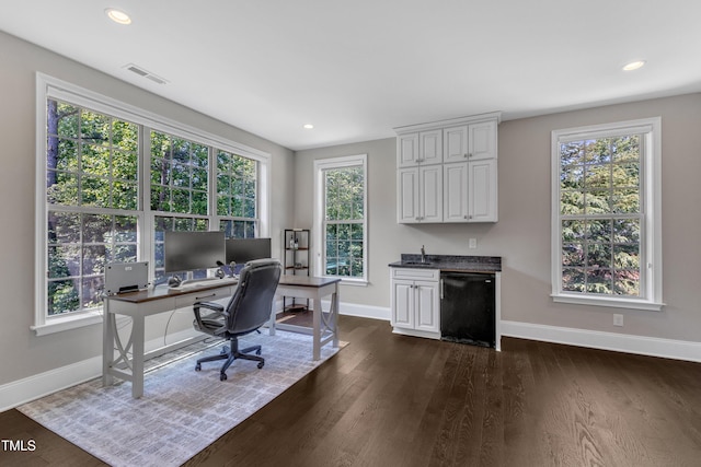 office area with baseboards, recessed lighting, and dark wood-type flooring