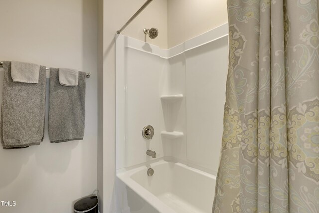 bathroom with shower / bath combo