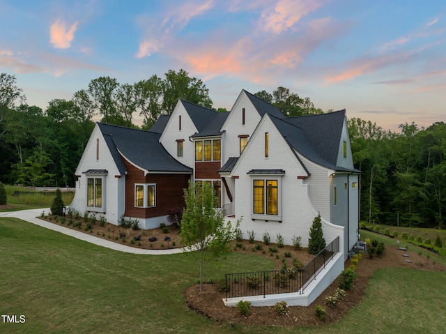 view of front of house featuring a front yard