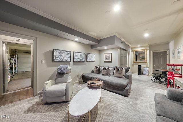 living room with recessed lighting, baseboards, ornamental molding, and light wood-type flooring