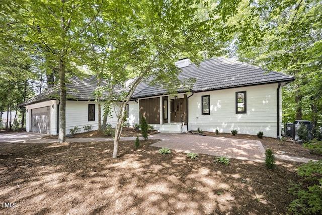 single story home featuring an attached garage