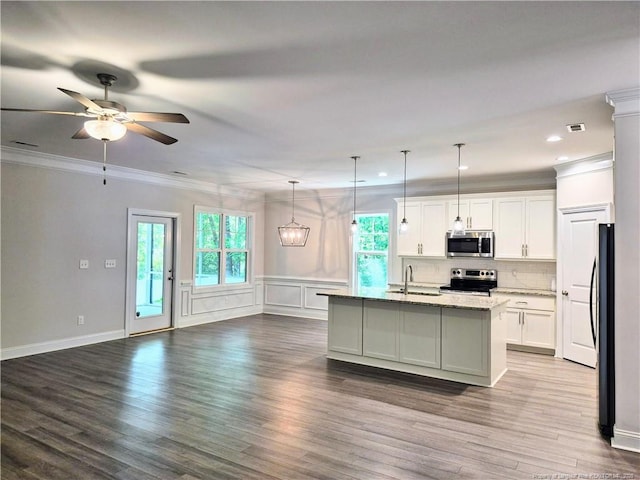 kitchen with a ceiling fan, appliances with stainless steel finishes, a sink, ornamental molding, and recessed lighting
