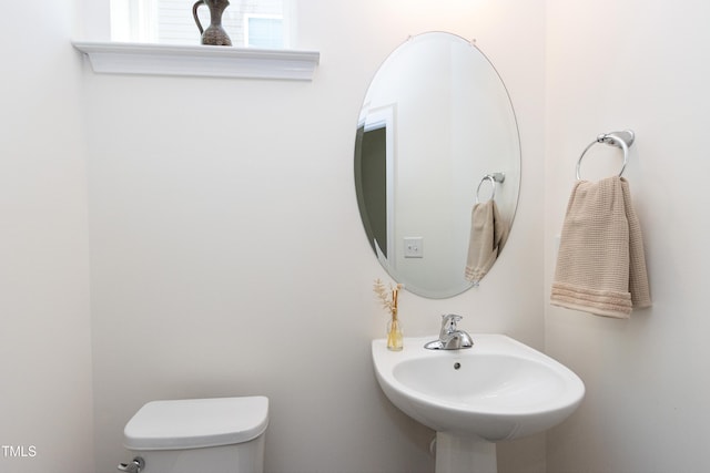 bathroom featuring a sink and toilet