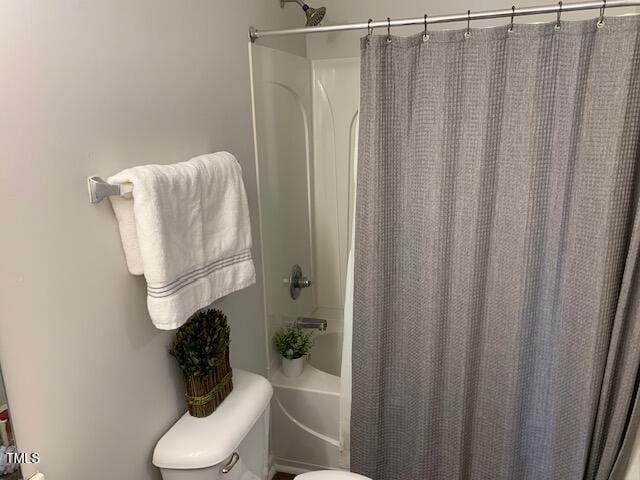 full bath featuring toilet and shower / tub combo with curtain