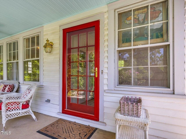 doorway to property with covered porch