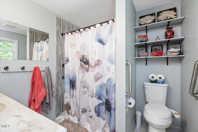 full bathroom with toilet, a shower with curtain, a textured ceiling, and vanity
