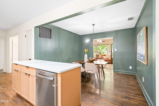 kitchen featuring visible vents, dark wood-style flooring, baseboards, a notable chandelier, and decorative light fixtures