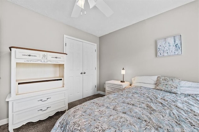 carpeted bedroom featuring a ceiling fan, baseboards, and a closet