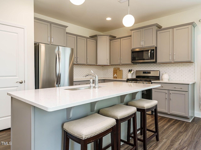 555 Whitley Ridge Dr, Clayton, NC 27527 - kitchen featuring stainless steel appliances, gray cabinets, a sink, and recessed lighting