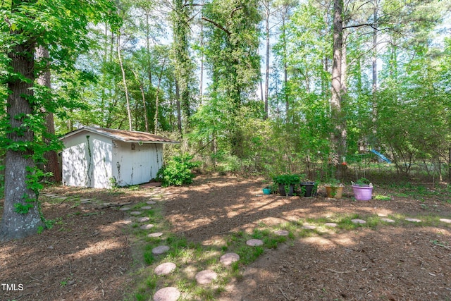 view of yard with a shed and an outdoor structure