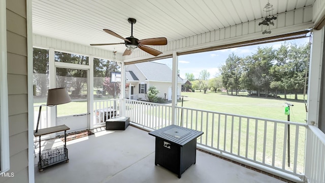 sunroom featuring a ceiling fan