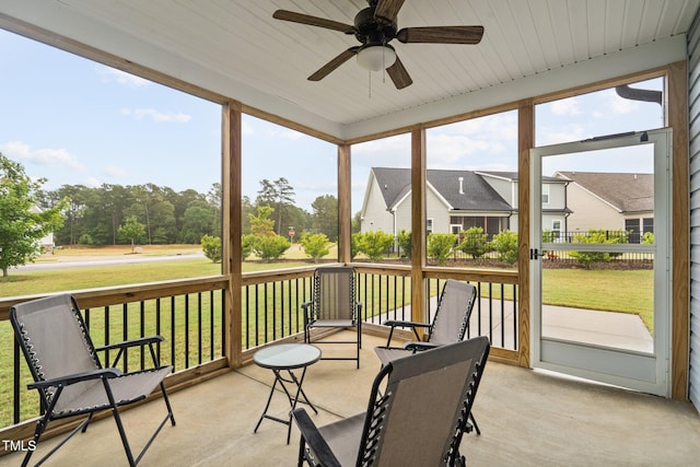 sunroom / solarium featuring a ceiling fan