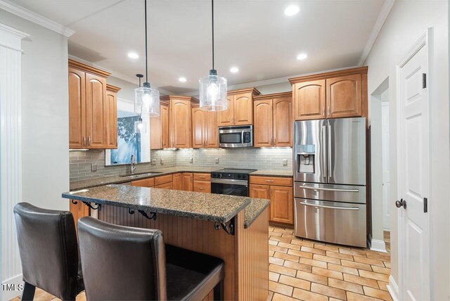 116 Dallavia Ct, Morrisville, NC 27560 - kitchen with crown molding, a kitchen bar, a sink, backsplash, and stainless steel appliances