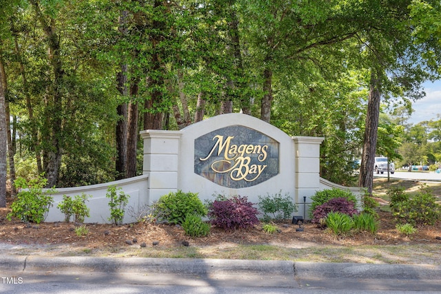 view of community / neighborhood sign
