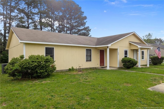 ranch-style home with a front yard