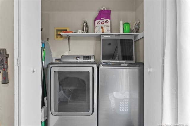 laundry area with laundry area and independent washer and dryer