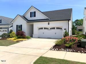 view of front of house with driveway and a garage