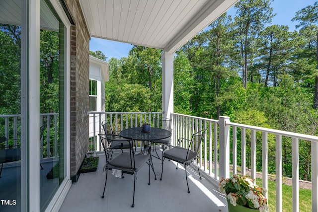 balcony with outdoor dining space