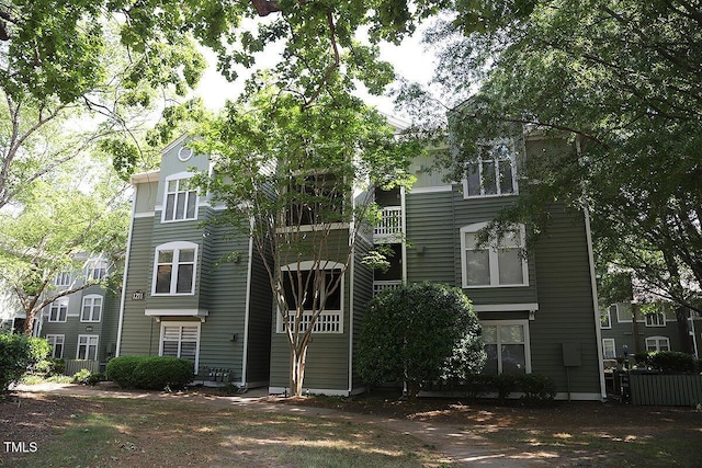 view of front of house with fence