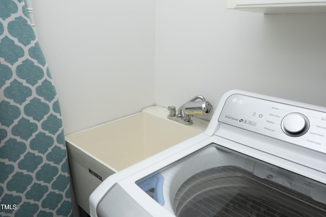 laundry area with laundry area and washer / clothes dryer