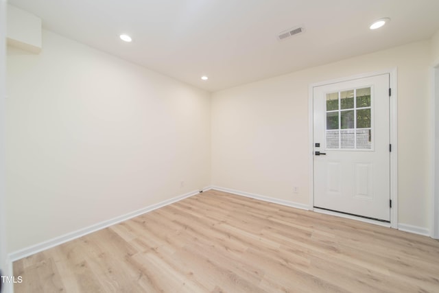 spare room featuring visible vents, recessed lighting, light wood finished floors, and baseboards