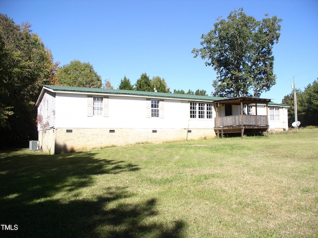 view of front facade featuring central AC unit, a front yard, metal roof, and crawl space