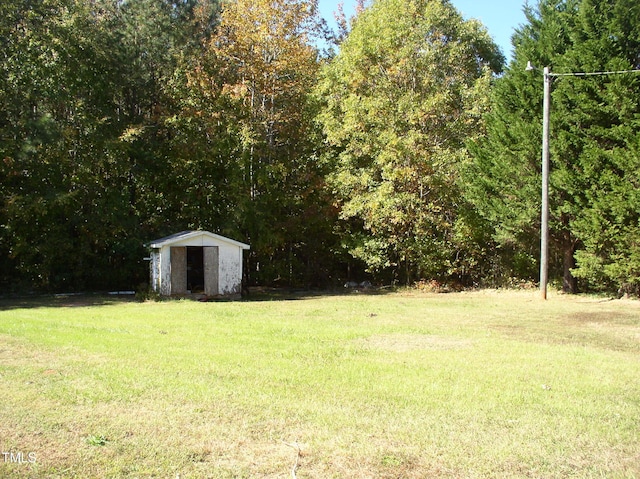 view of yard featuring an outbuilding and a shed