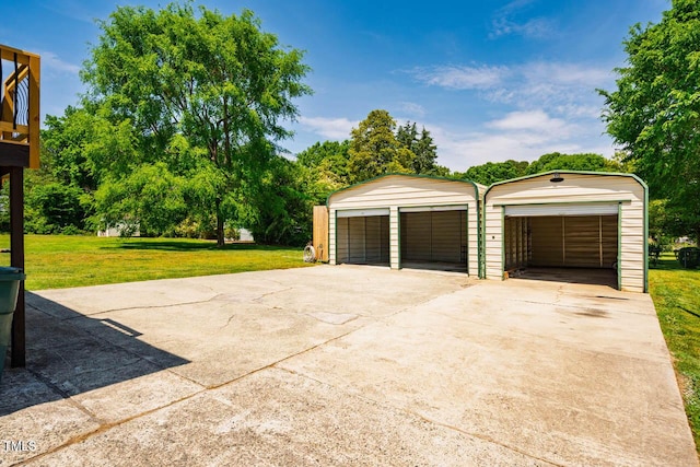 view of detached garage