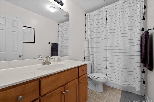 full bathroom with toilet, visible vents, shower / tub combo with curtain, and vanity