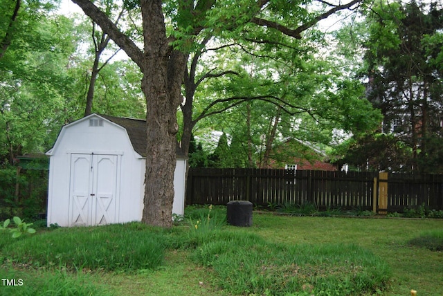 1013 Green St, Durham, NC 27701 - view of yard featuring a storage shed, fence, and an outdoor structure