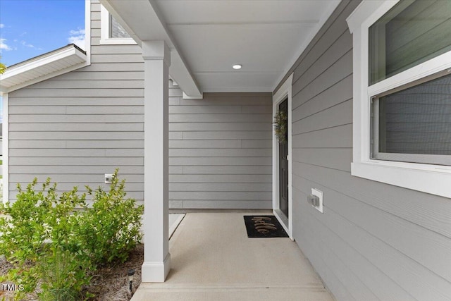 entrance to property featuring a porch