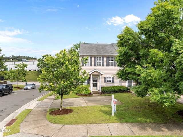 view of front facade with a front yard