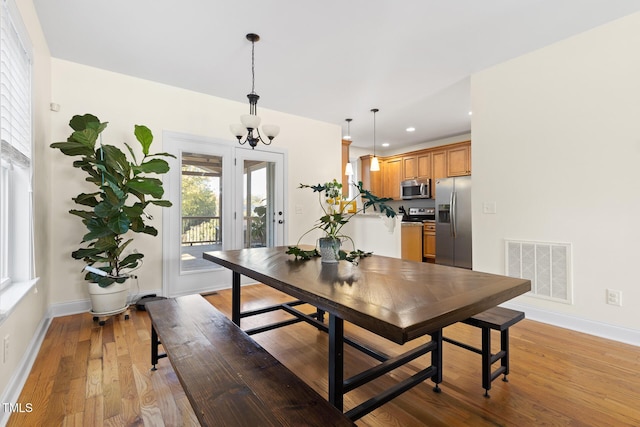 dining area with visible vents, an inviting chandelier, baseboards, recessed lighting, and light wood-type flooring