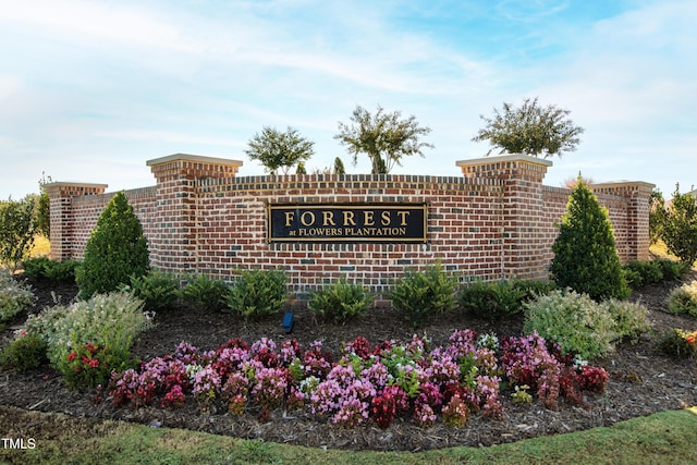 view of community / neighborhood sign
