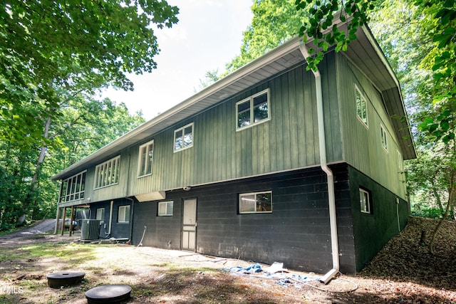 5213 Tomahawk Trl, Raleigh, NC 27610 - back of property featuring central AC
