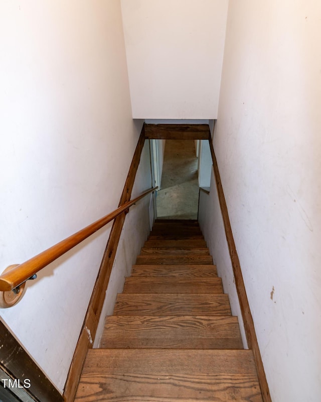 5213 Tomahawk Trl, Raleigh, NC 27610 - view of staircase