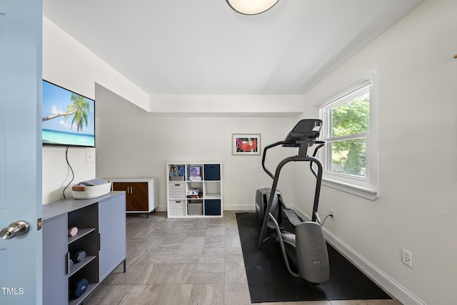 exercise area featuring baseboards