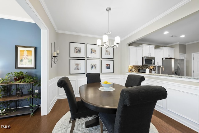 dining area featuring crown molding, visible vents, an inviting chandelier, dark wood-type flooring, and recessed lighting