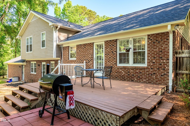 deck with outdoor dining space