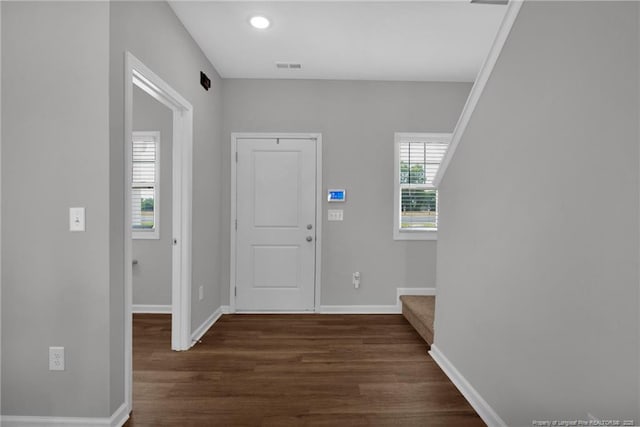 foyer entrance featuring recessed lighting, baseboards, visible vents, and dark wood-style floors